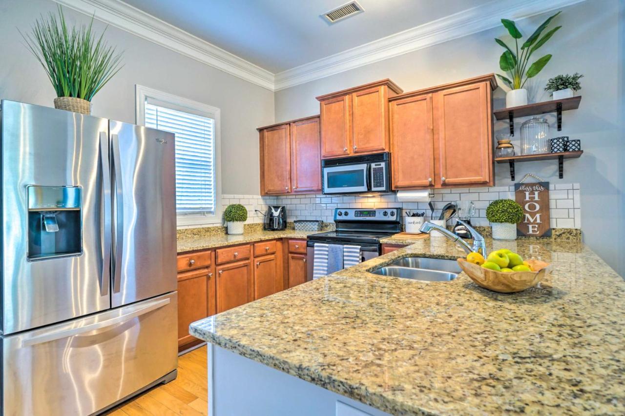 Vibrant Pet-Friendly Townhome With Smart Tvs! Castle Hayne Exterior foto